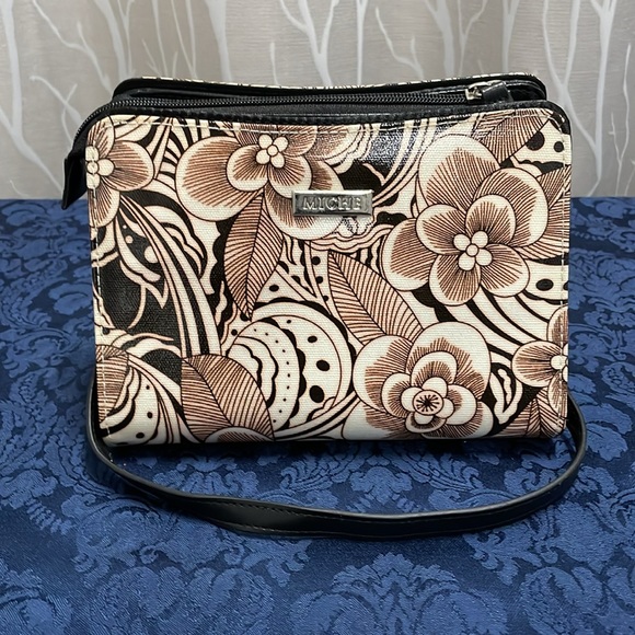 Miche bag with 7 shells:  Sierra, Kayla, Ava, Maddy, Lulu, Hope, and Averie - Picture 5 of 12